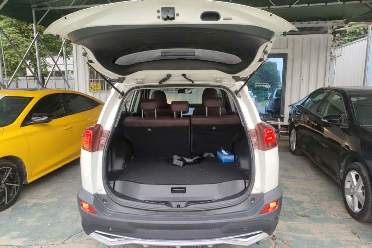 Used Toyota RAV4 2015 2.0L CVT Two-Wheel Drive Fashion Edition