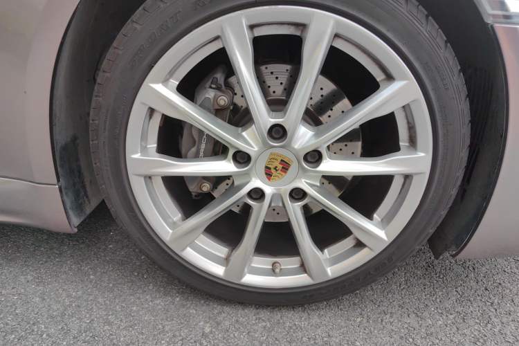 Used Porsche 718 2019 Boxster T 2.0T Right Front Wheel Hub