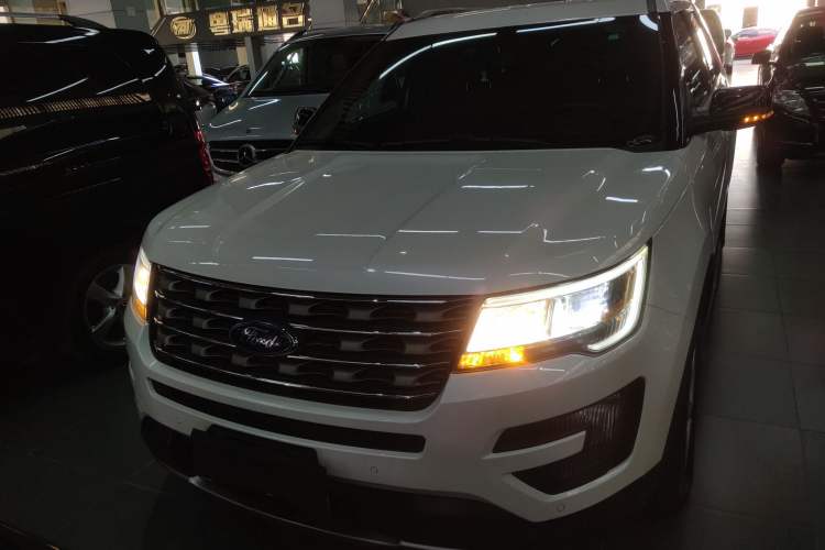 Used Ford Explorer  Exterior 1