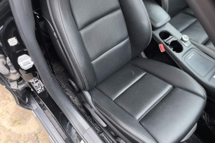 Used Mercedes-Benz GLA 2016 GLA 220 4MATIC Fashion Edition Right Front Seat