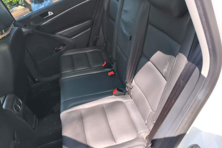 Used Volkswagen Tiguan 2015 1.8TSI Automatic All-Wheel-Drive Luxury Model Left Rear Seat