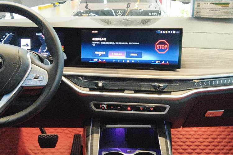 Used BMW X7 2024 xDrive40i Luxury Package – Leading Model
