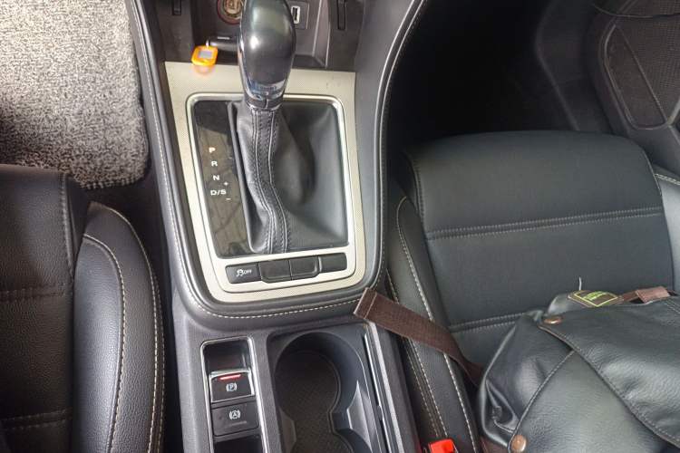 Used MG 6 2017 20T Automatic Luxury Smart Connect Version China V Standard Gear Lever