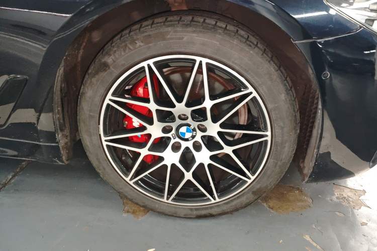 Used BMW 5 Series 2019 525Li M Sport Package Right Front Wheel Hub