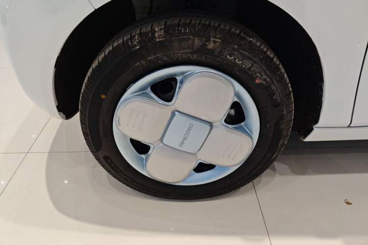 Used Geely Galaxy Panda 2024 Panda Mini 200km Endurance Bear
