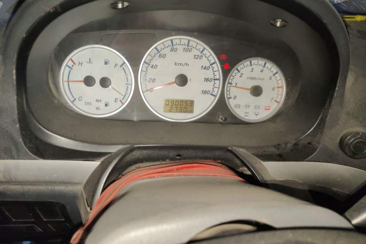 Used King Long Golden Way 2015 2.0L Van Long Wheelbase Model 4G21B
