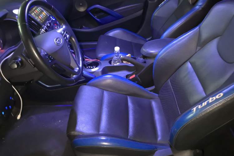 Used Hyundai Veloster 2015 1.6T Automatic Luxury Edition Left Front Seat