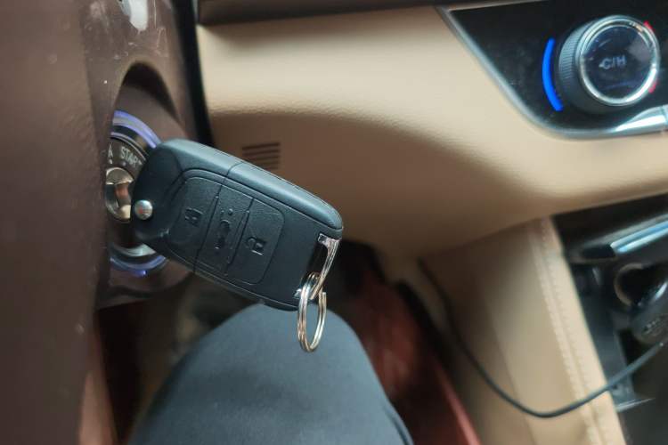 Used Baojun 730 2017 1.8L iAMT Luxury Version 7-Seater Vehicle Key