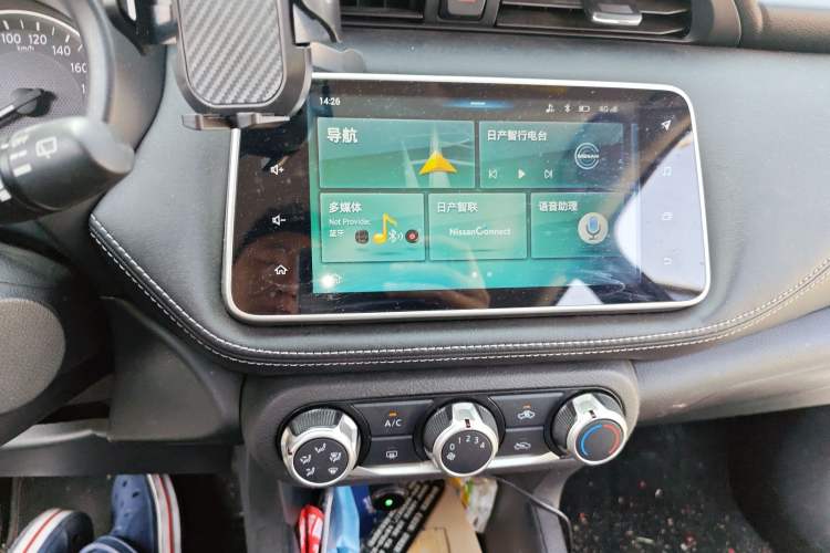 Used Nissan Kicks 2018 1.5L CVT Smart Connect Deluxe Edition
