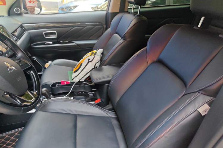 Used Mitsubishi Outlander 2019 2.0L Two-Wheel Drive Comfort Edition 5 Seats China VI Standard
