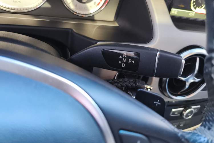 Used Mercedes-Benz GLK-Class 2013 GLK 300 4MATIC Dynamic Sunroof Model