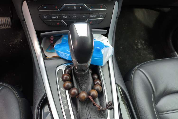 Used Ford Edge 2015 2.0T GTDi Two-Wheel-Drive High-Line Version