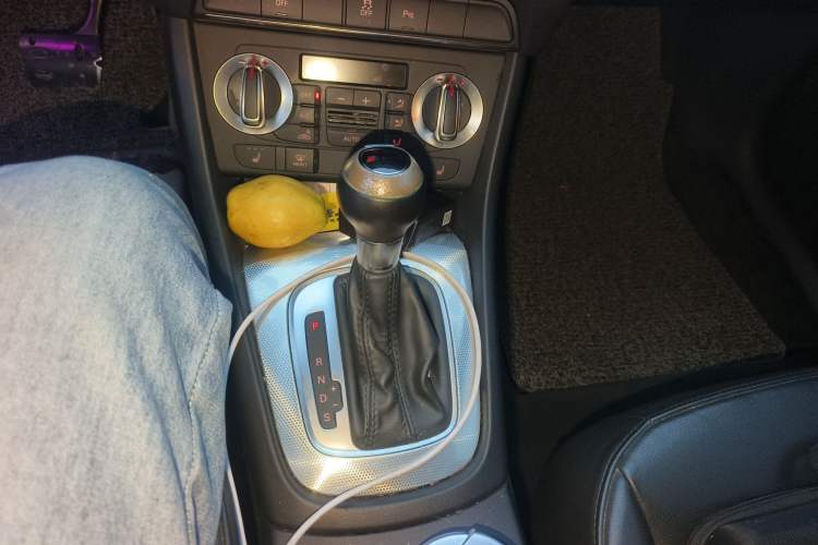 Used Audi Q3 2015 35 TFSI Comfort Model Gear Lever