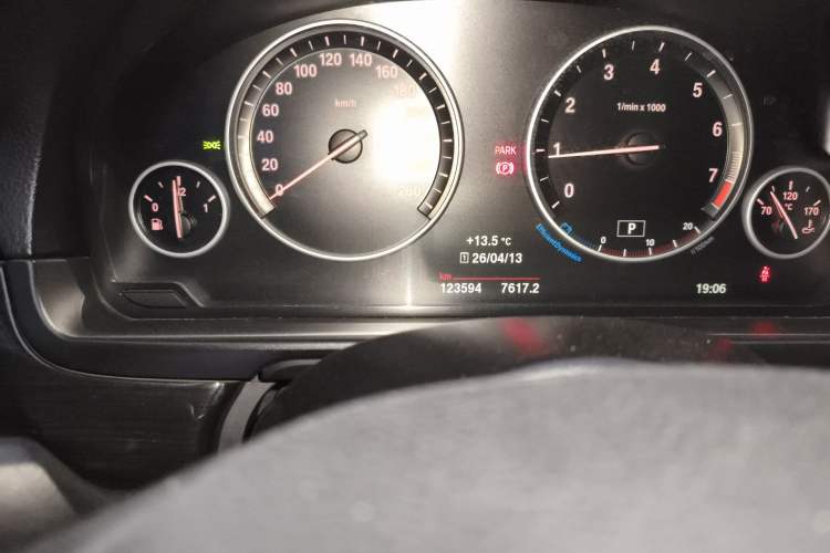 Used BMW 5 Series 2014 525Li Luxury Design Package Odometer Close Up