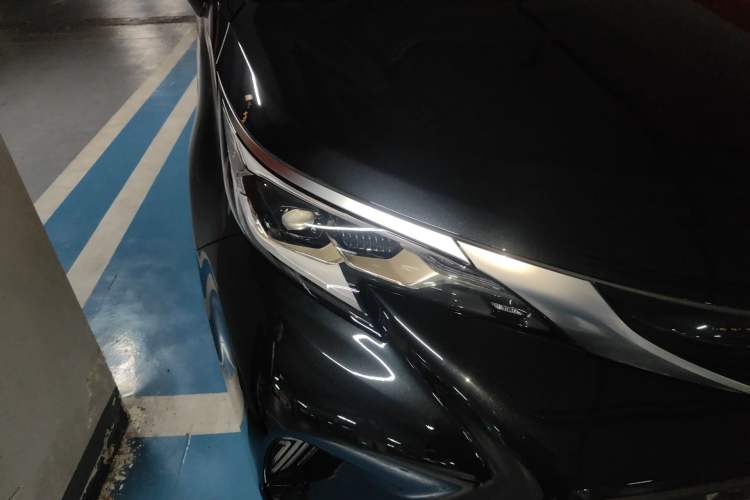 Used Toyota Granvia 2023 2.5L Hybrid Prestige PLUS Edition Right Front Headlight