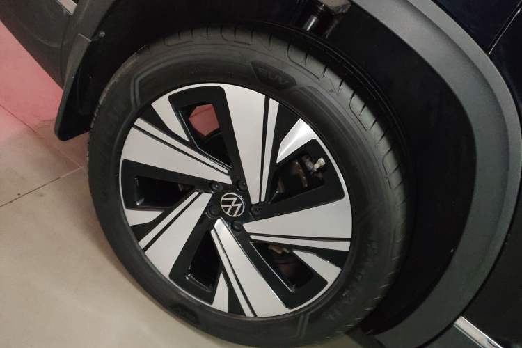 Used Volkswagen Teramont 2023 380TSI Four-Wheel Drive Prestige Luxury Edition Right Rear Wheel Hub