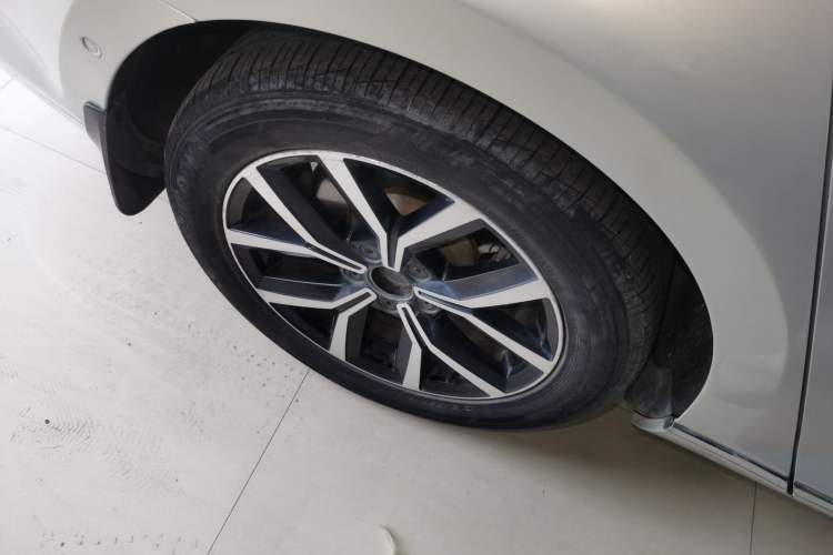 Used Volkswagen Magotan 2017 330TSI DSG Luxury Model Right Rear Wheel Hub