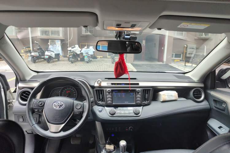 Used Toyota RAV4 2015 2.5L Automatic 4x4 Elite Edition