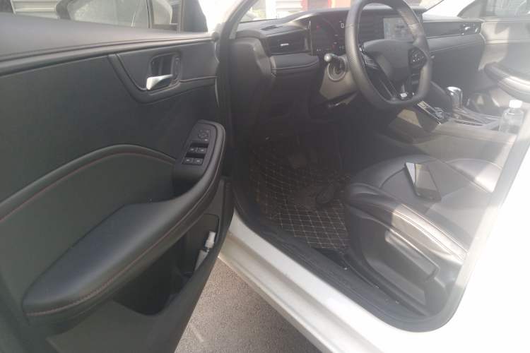 Used Roewe i5 2023 1.5L CVT Luxury Edition
