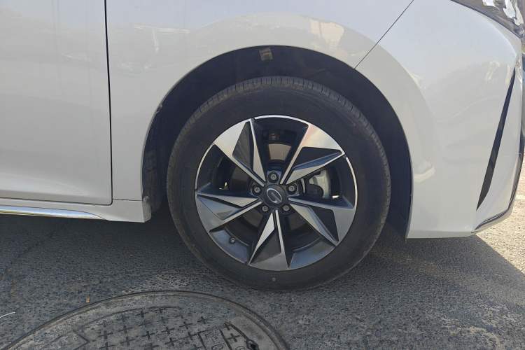 Used GAC Trumpchi M6 2025 Model MAX 270T WDCT Luxury Edition Right Front Wheel Hub