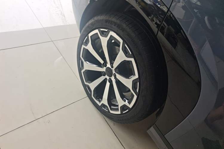 Used AION V 2024 Aion Tyrannosaurus 650 Smart Luxury Edition
