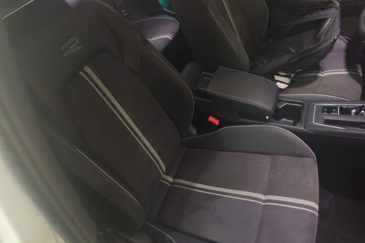 Used Volkswagen Golf 2023 Facelift 280TSI DSG R-Line Lite