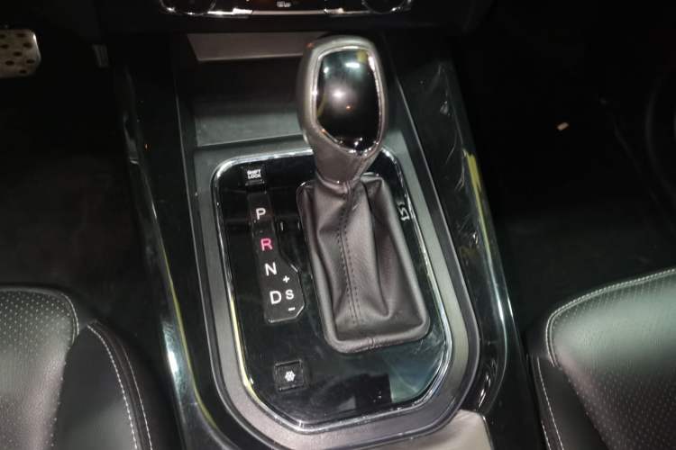 Used Dongfeng Fengon S560 2019 1.8L CVT Elite Model Gear Lever