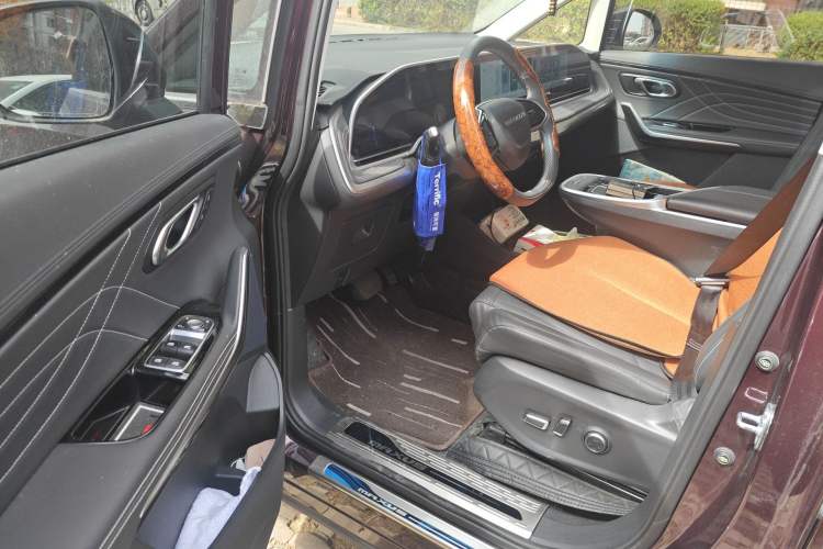 Used SAIC MAXUS G90 2024 2.0T Starlight Seven-Seater
