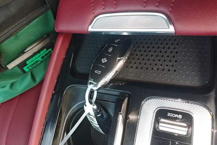 Used Hongqi H5 2025 2.0T Automatic Flag Edition – 500 000 Units Commemorative Version