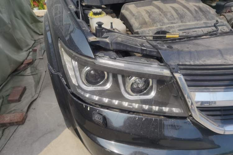 Used Dodge Journey 2010 2.7 Right Front Headlight