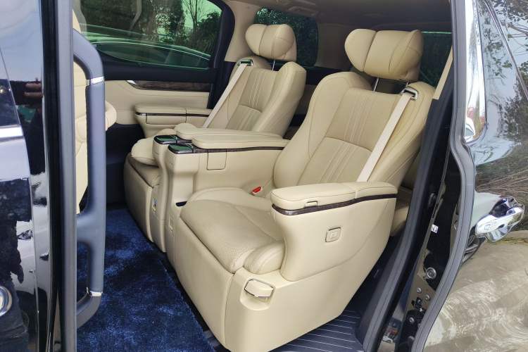 Used Toyota Vellfire 2021 Crown Dual-Engine 2.5L HV Supreme Edition
