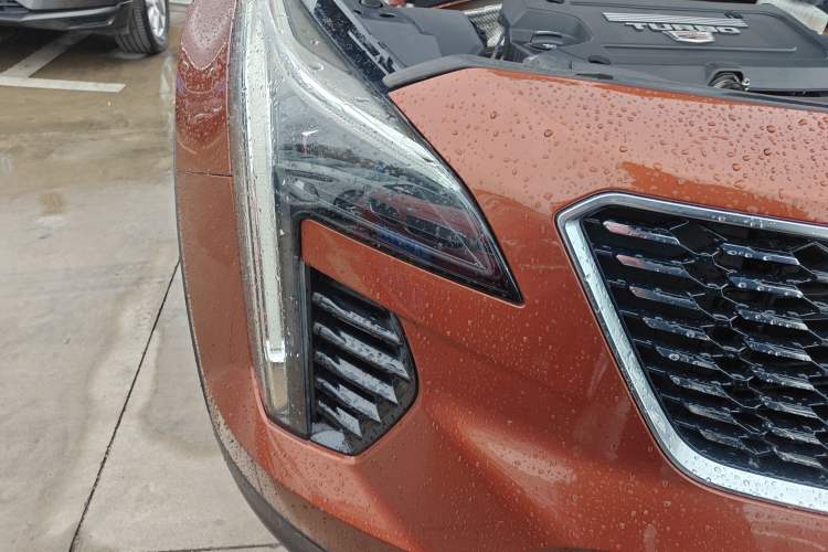 Used Cadillac XT4 2018 28T Two-Wheel-Drive Luxury Model
