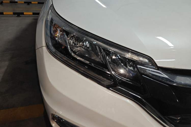 Used Honda CR-V 2015 2.0L two-wheel drive urban version Right Front Headlight