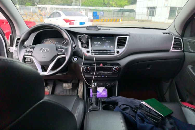 Used Hyundai Tucson 2015 1.6T Dual-Clutch Two-Wheel-Drive Smart Model Center Console