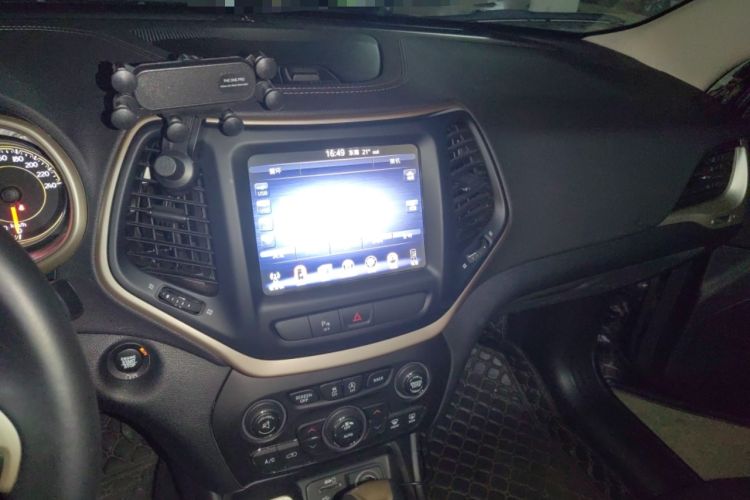 Used Jeep Cherokee 2017 2.0L Superior Edition
