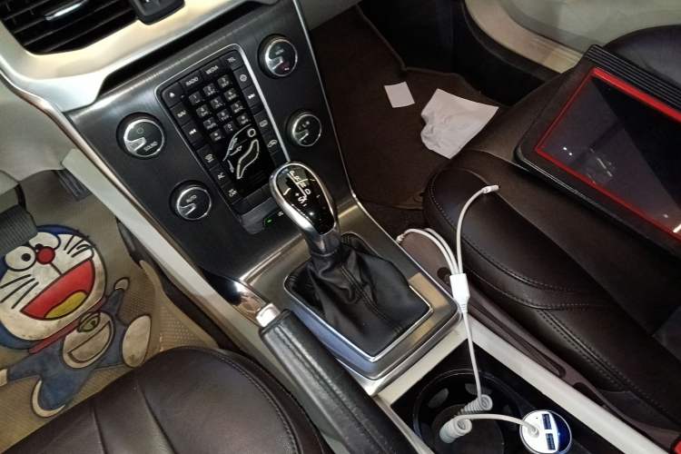 Used Volvo V40 2015 1.6T Zhiyi Edition Gear Lever