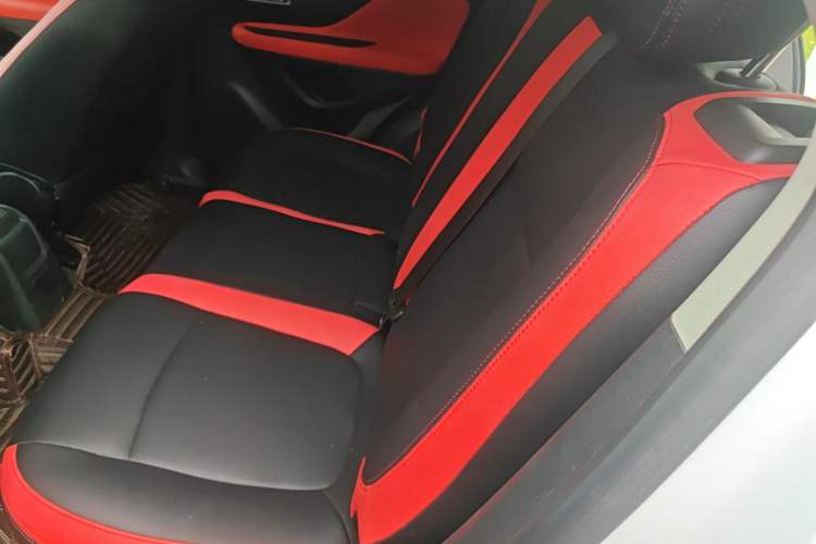 Used Buick Encore 2015 1.4T Automatic Two-Wheel Drive Urban Elite Version Left Rear Seat