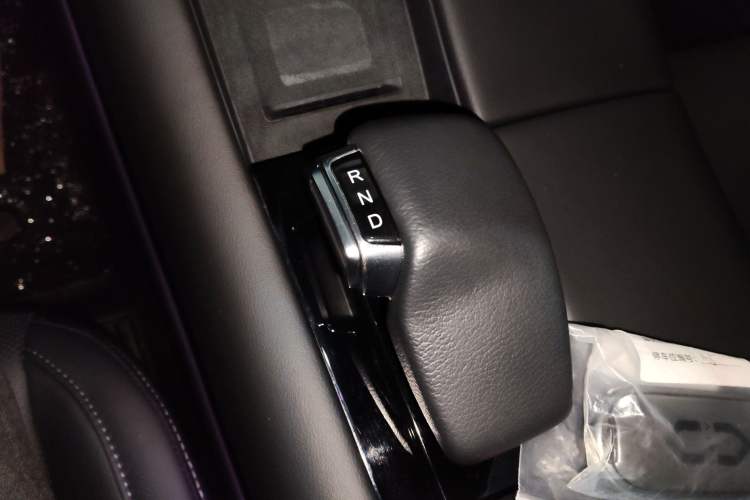 Used Hima AITO M5 2022 Extended-Range Four-Wheel Drive Performance Version Gear Lever