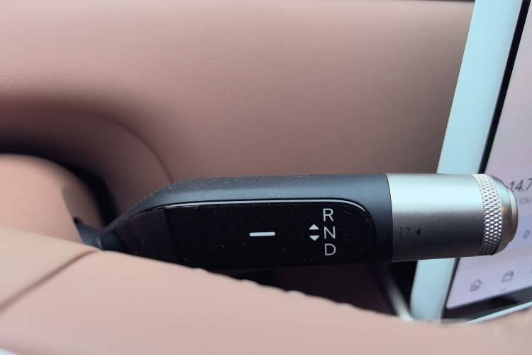 Used ONVO Luxeed L90 2025 Model—Max Six-Seater Version Gear Lever