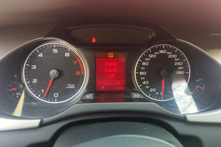 Used Audi A4L 2012 2.0 TFSI automatic Comfort trim level