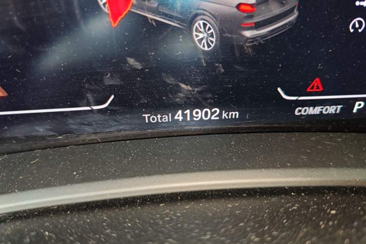 Used BMW X7 2019 xDrive40i Luxury M Sport Package Odometer Close Up