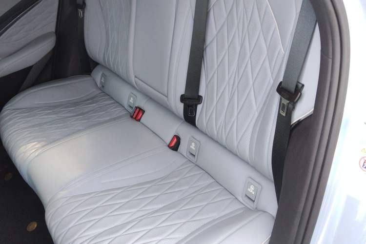 Used BYD Seal 2022 550 km Standard Range Rear-Wheel Drive Prestige Version