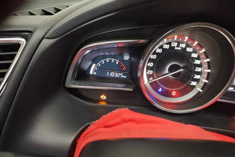 Used Mazda 3 Axela 2016 Sedan 1.5L Manual Comfort Model