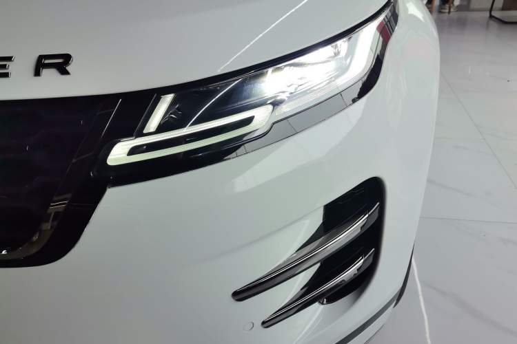 Used Land Rover Range Rover Evoque 2023 Aurora L 249 PS Luxury Edition