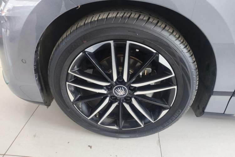 Used BYD Qin L 2025 EV 545KM Excellence Edition Left Front Wheel Hub