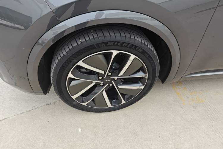 Used Li Auto L8 2024 Pro Model Left Front Wheel Hub