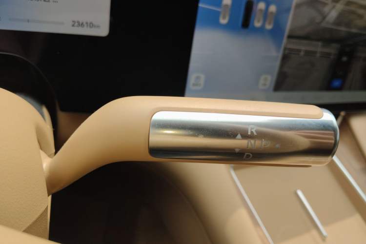 Used Hima AITO M8 2025 Extended-Range Ultra Version 53.4 kWh 6-Seater Edition Gear Lever