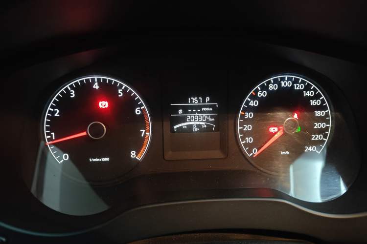 Used Volkswagen Sagitar 2014 Revised Version 1.6L Automatic Comfort Edition Instrument Cluster