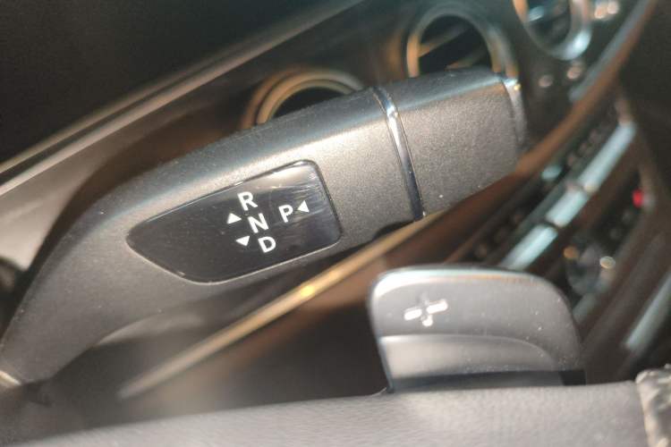 Used Mercedes-Benz E-Class 2017 E 300 L Sport Luxury Edition Gear Lever