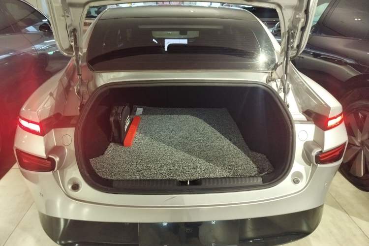 Used XPeng P7 2021 480N Trunk